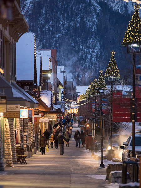 Christmas Couple, Banff Ave, Banff, Alberta, Canada