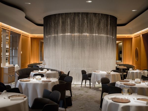 the elegant dining at The Dorchester, London