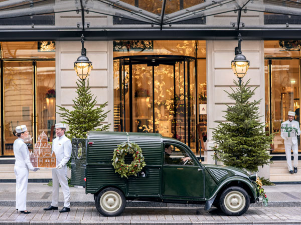 Christmas preparations at the Peninsula Paris