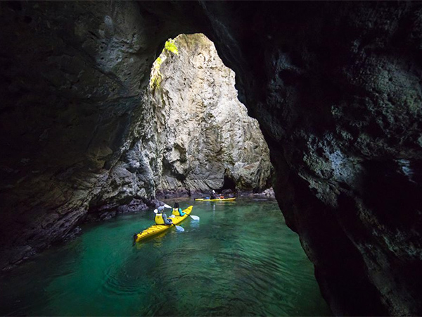 Kayak Cathedral Cove.