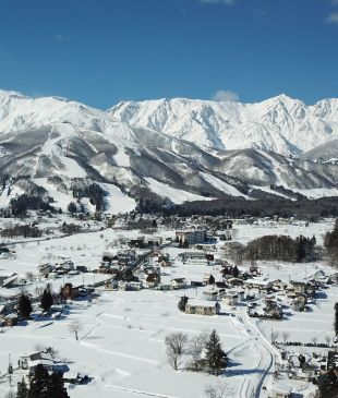 <p>The only <strong>Hakuba Valley</strong> <em>skiing guide</em> you’ll ever need</p>
