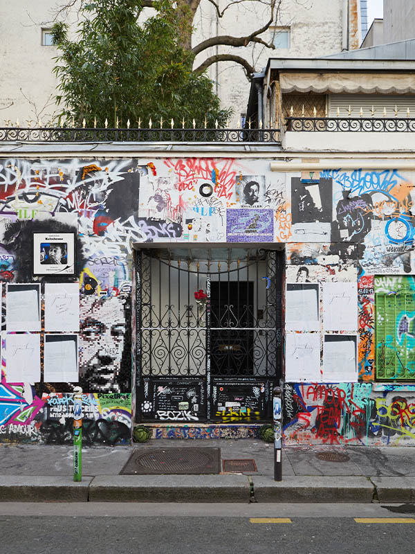 Exterior with graffiti, Maison Gainsbourg