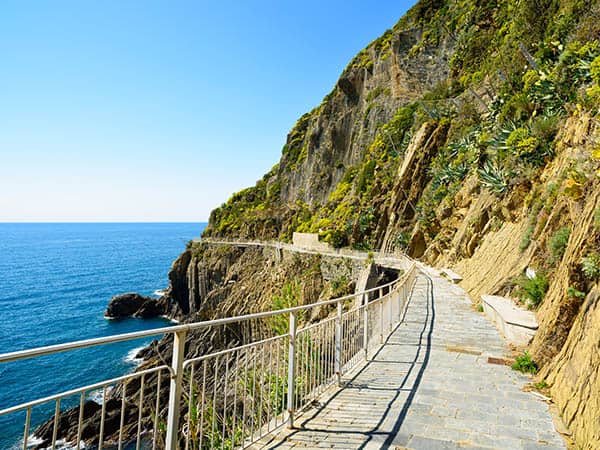 Via dell Amore, The Way of Love, famous pedestrian street linking Manarola and Riomaggiore. Cinque Terre National Park, Liguria Italy Europe