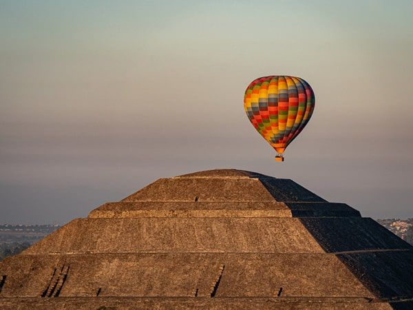 Hot air balloon over the pyramids of Teotihuacan in Mexico. (Image: Getty Images)