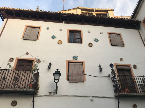Moorish buildings in the Albaicin. (Image: Emily Murphy)