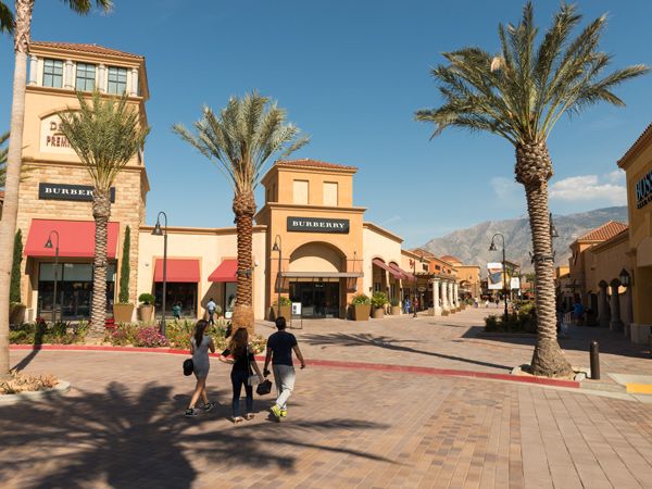 Facade of Desert Hills Premium Outlet in Palm Springs, California