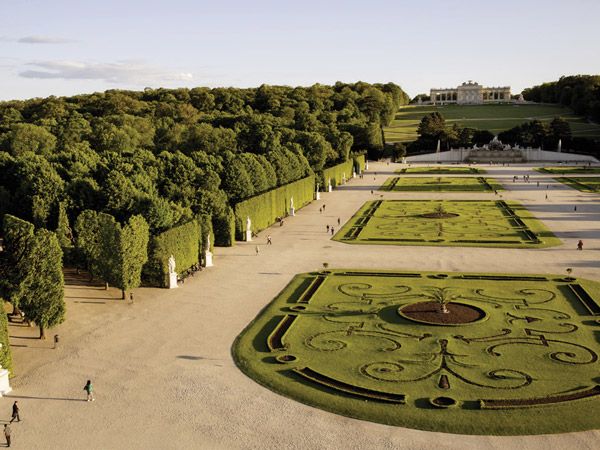 lush greenery at Schönbrunn Palace Park