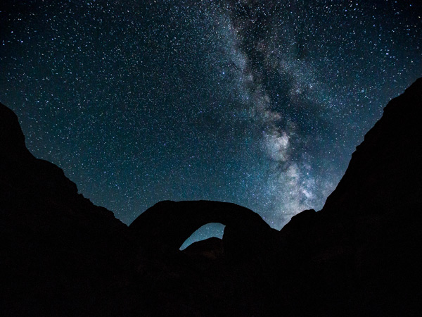 Milky Way behind the Arches in Utah