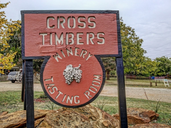 winery tasting room at Cross Timbers, Texas