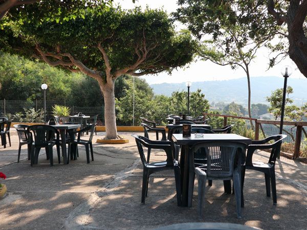 al fresco dining spot perched on a cliff ’s edge in Calabria
