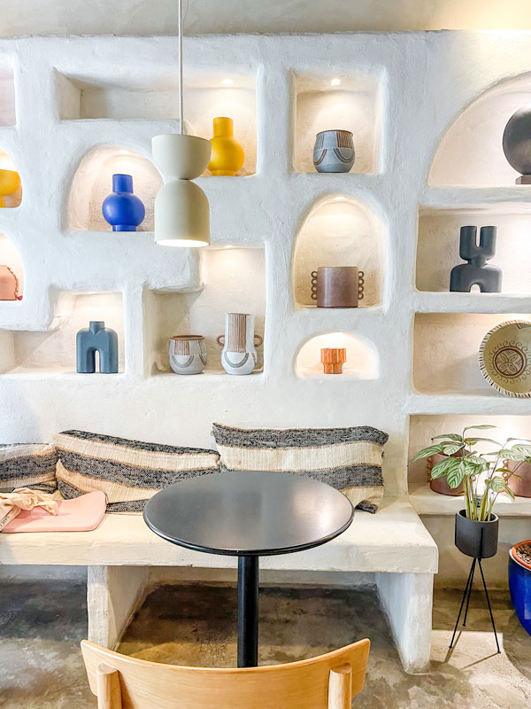 chic and cool dining interior at Marquise da Mobler