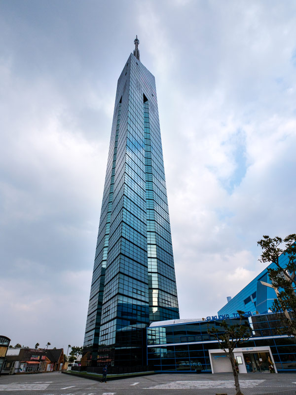 the tallest seaside tower in Fukuoka, Japan