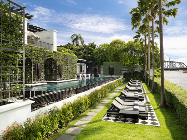 a side view angle of the The Siam pool