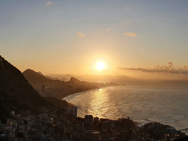 sunrise Mirante do Arvrão hotel Vidigal rio de janeiro favela