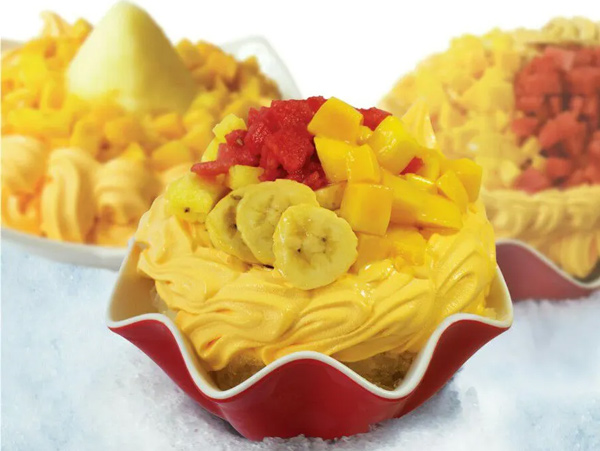 a Filipino shaved ice dessert at Halomango, Boracay