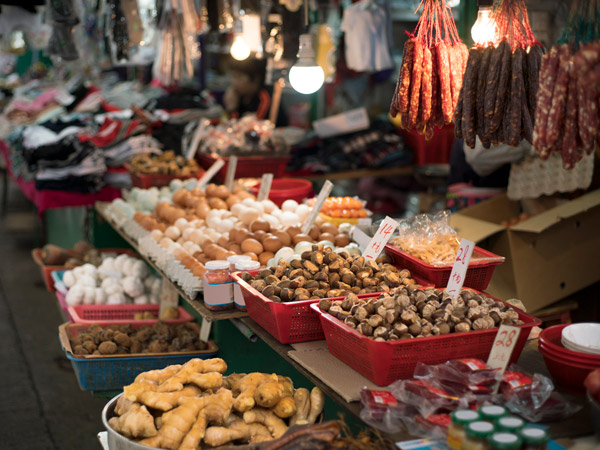 a wide variety of street food in Hong Kong
