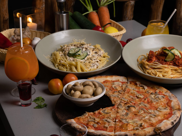 pizza and pasta for dinner at Trattoria Altrove