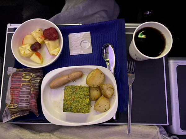 a pre-arrival meal at United Airlines’ Premium Plus