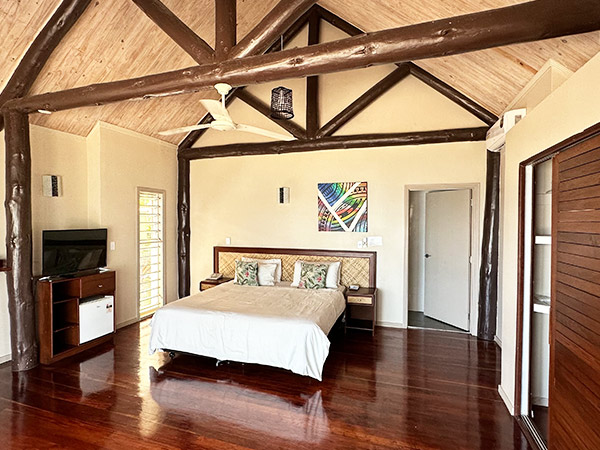 Saletoga Sands Resort room