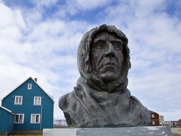 the huge statue of Norwegian polar explorer Roald Amundsen
