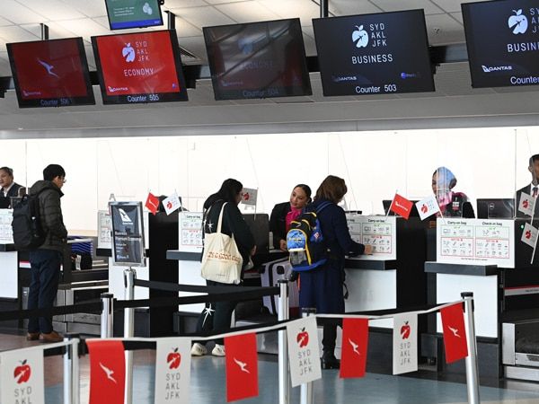 guests at the check-in counters, Qantas Flight QF3 Auckland to New York