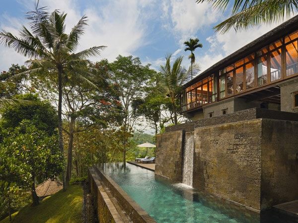 The pool at Uma Bona Residence