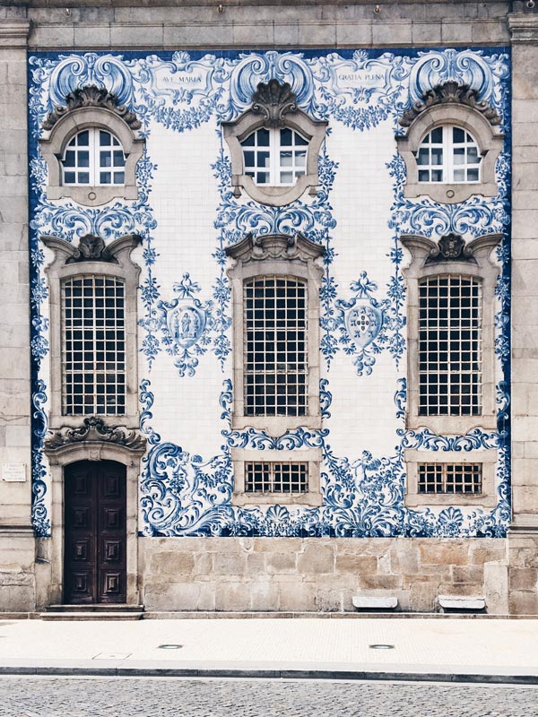 the exterior of Carmelitas Church With Our Lady of Mount Carmel, Porto
