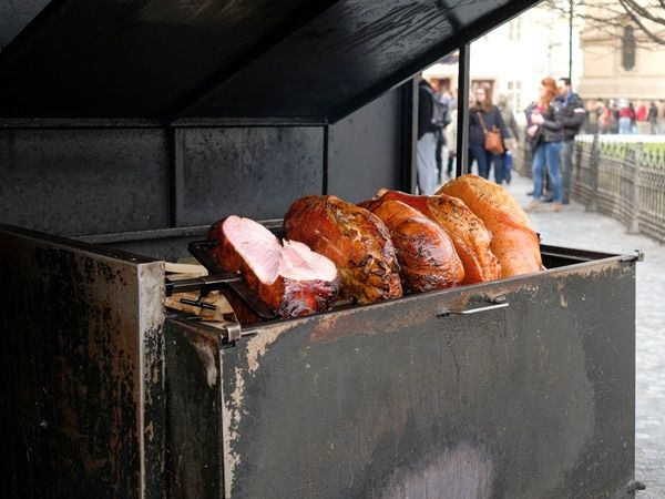 roasting Pražská šunka or Prague ham