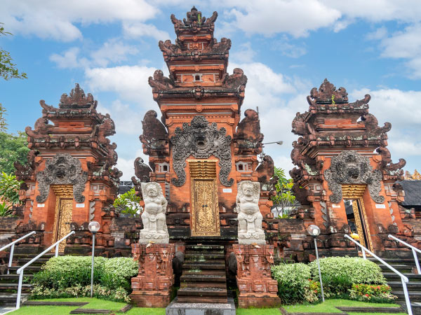 Petitenget Temple (Pura Petitenget), is a significant, centuries-old temple in Seminyak Bali