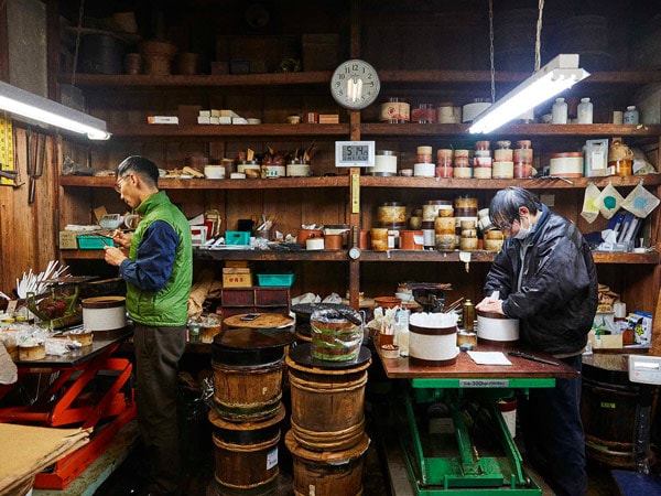 Kyoto artisan Tsutsumi Asakichi making surfboards
