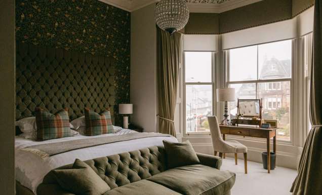 The Roseate Edinburgh Bedroom with view
