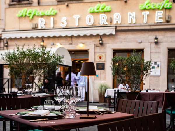 the dining setup at Alfredo alla Scrofa