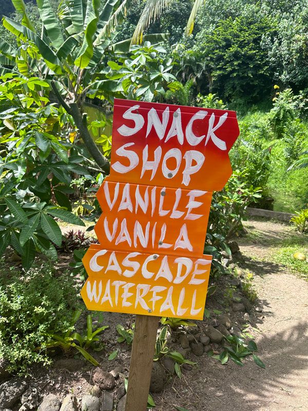 the snack shop signage at Moorea Tropical Garden