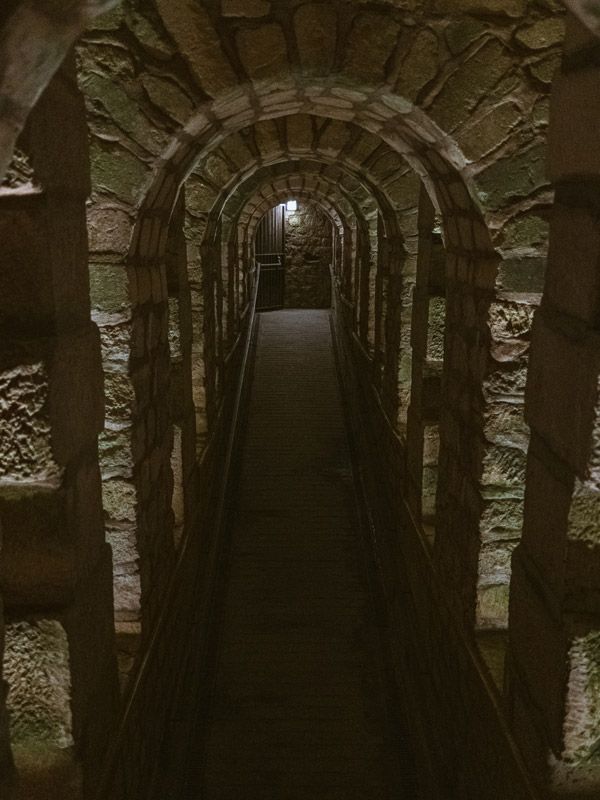 the portal to the Paris Catacombs