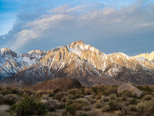 the desert rock formations in Alabama Hills, Sierra Nevada mountains, California