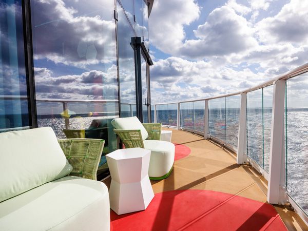 the balcony with sea view at the ultimate family townhouse, Icon of the Seas