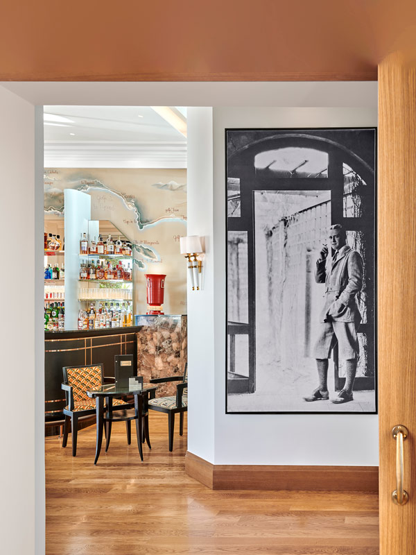 the interior of Fitzgerald Bar in Hotel Belles Rives