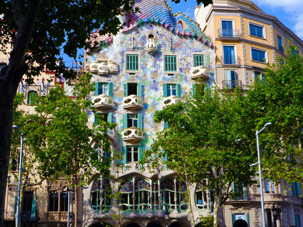 the Casa Batlló with trees in the background