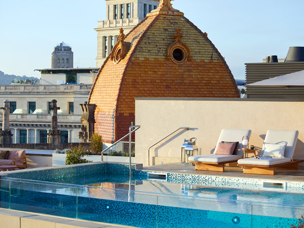 the rooftop pool at Meliá, ME Barcelona