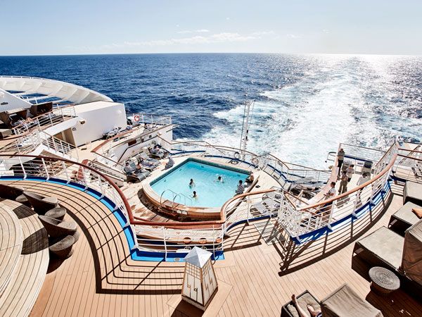 the infinity pool sun deck of Princess Cruises, Tokyo