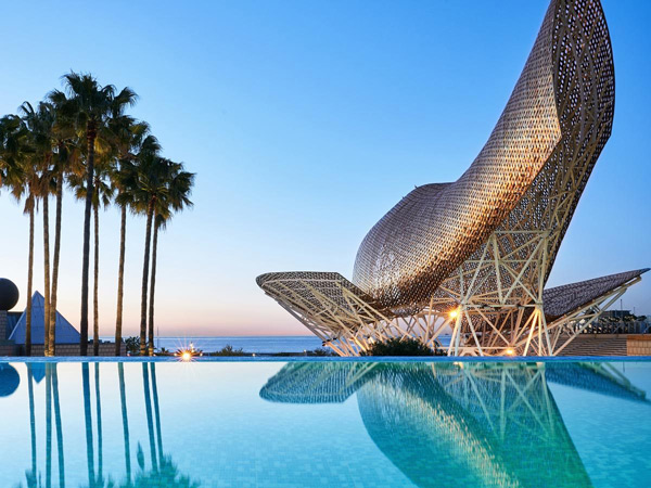 the infinity pool at Hotel Arts Barcelona