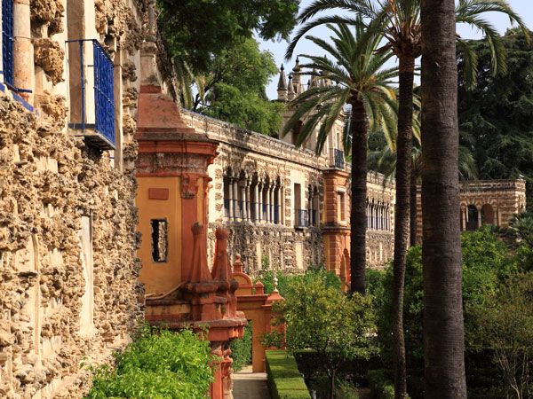 the external garden view of the Royal Alcázar of Seville