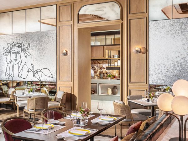 the elegant dining of Riva Del Fiume, Four Seasons Bangkok