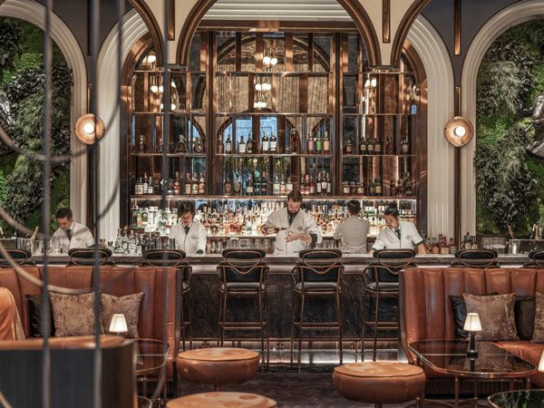 the bar at Four seasons Bangkok