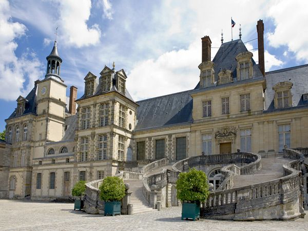 the castle at Château de Fontainebleau in Paris