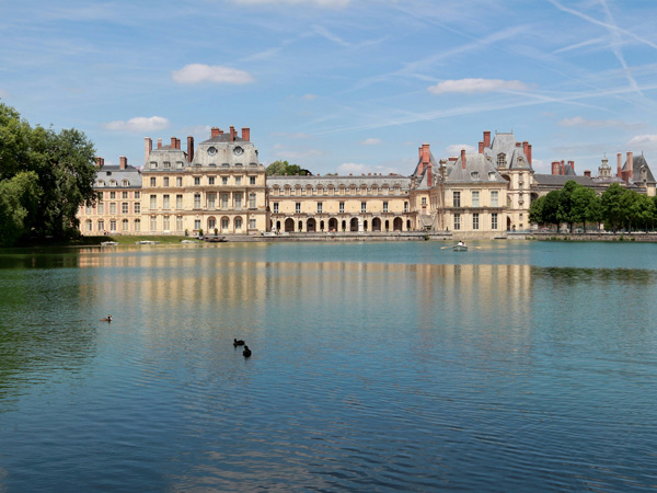 the Château de Fontainebleau fronting a huge body of water