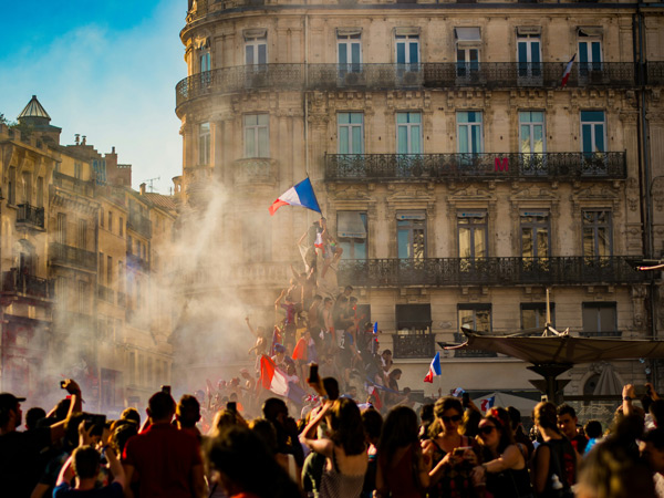 a French crowd during a Comédie performance the streets of Paris