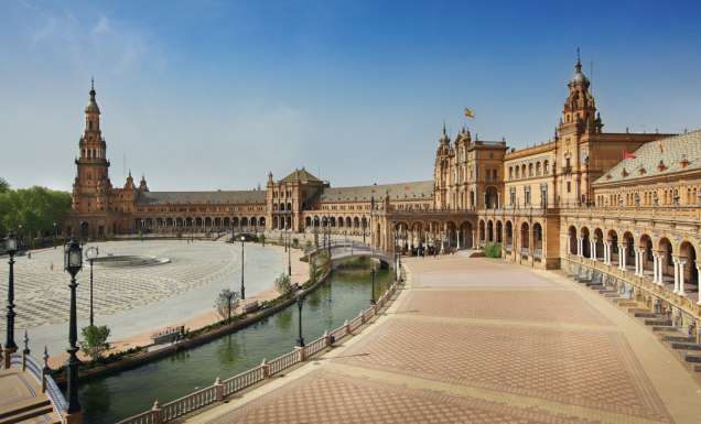 the Plaza de España in Seville