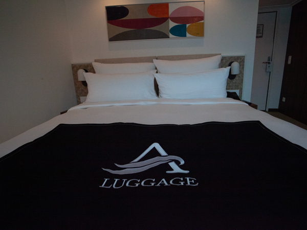 the bed at the Panorama Suite, Avalon Alegria