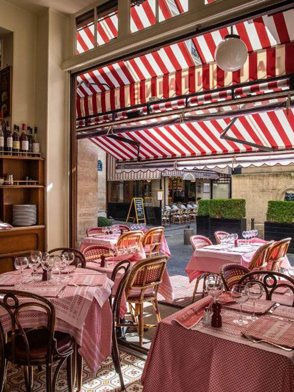 red checkered tables and retro tiled floors at the dining of La Fontaine de Mars